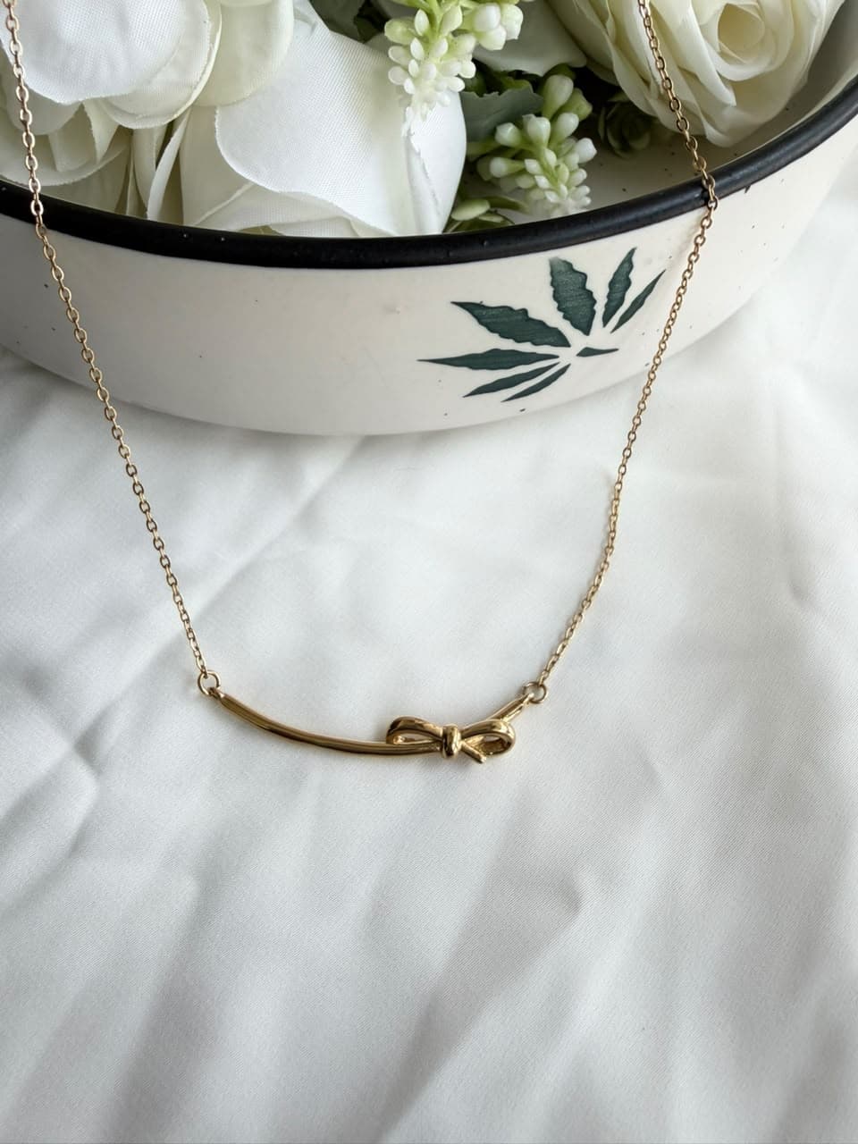 The Bow Necklace